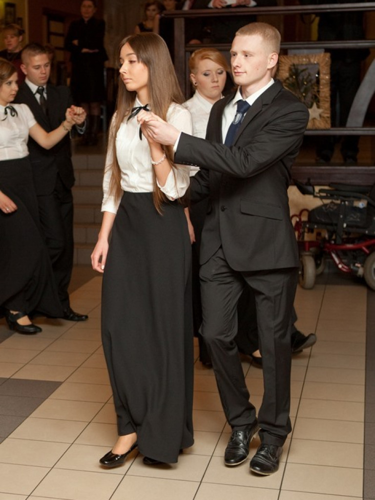 Studniówka w Katolickim Liceum im. Jana Pawła II (FOTO)