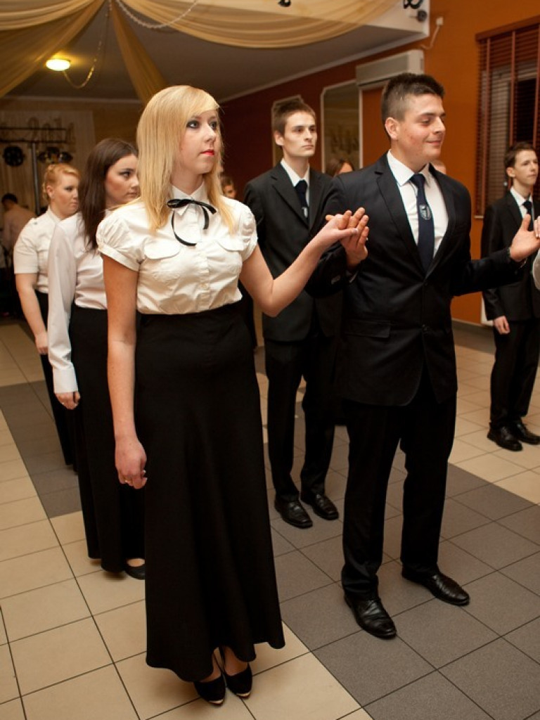 Studniówka w Katolickim Liceum im. Jana Pawła II (FOTO)