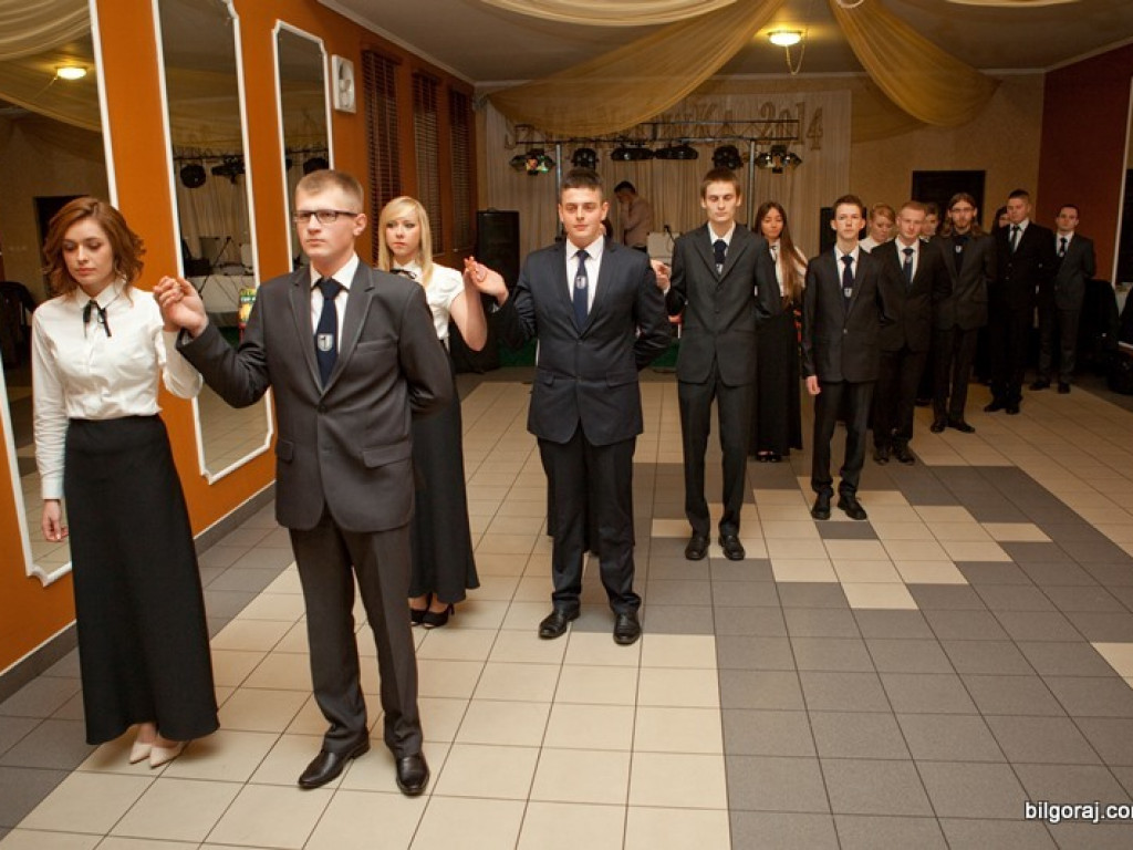 Studniówka w Katolickim Liceum im. Jana Pawła II (FOTO)