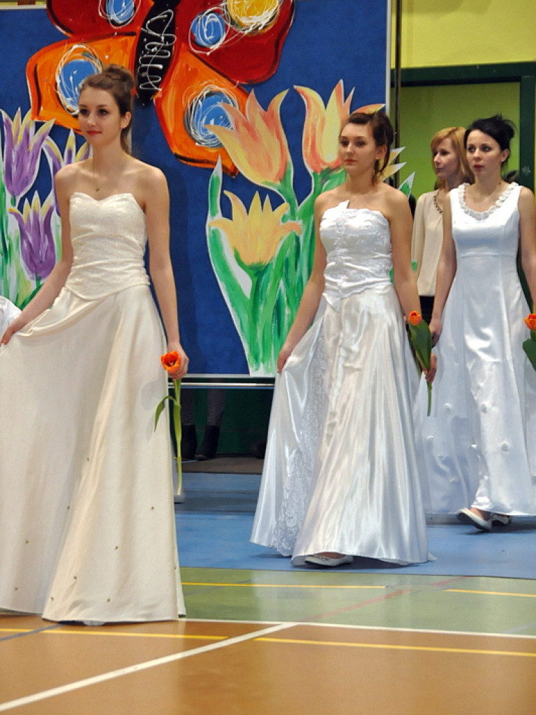 Babę zesłał Bóg..., czyli I Powiatowy Dzień Kobiet (FOTO, VIDEO)