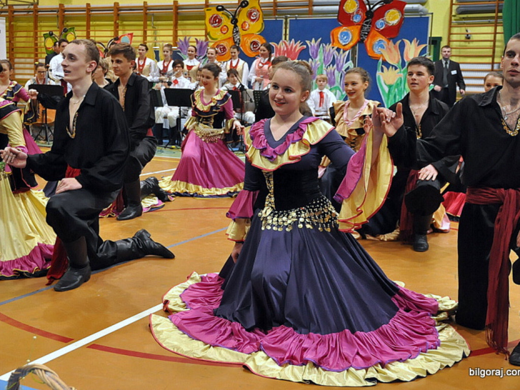 Babę zesłał Bóg..., czyli I Powiatowy Dzień Kobiet (FOTO, VIDEO)