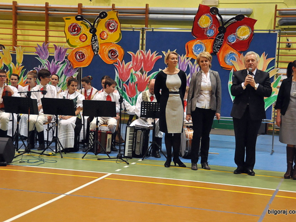 Babę zesłał Bóg..., czyli I Powiatowy Dzień Kobiet (FOTO, VIDEO)