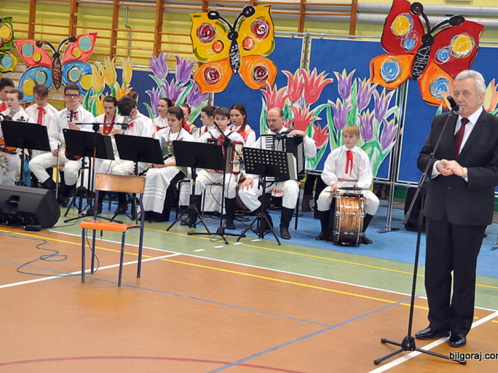 Babę zesłał Bóg..., czyli I Powiatowy Dzień Kobiet (FOTO, VIDEO)