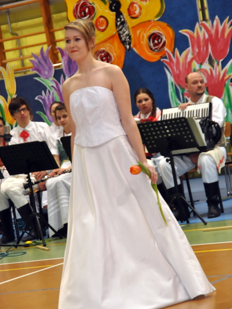 Babę zesłał Bóg..., czyli I Powiatowy Dzień Kobiet (FOTO, VIDEO)