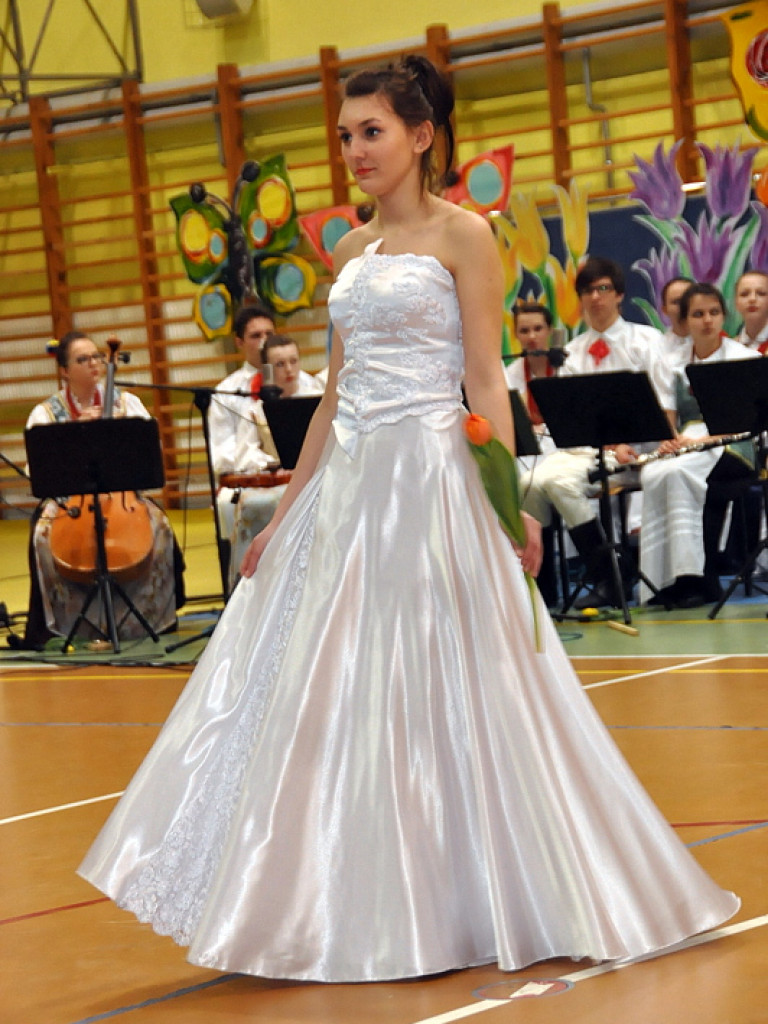 Babę zesłał Bóg..., czyli I Powiatowy Dzień Kobiet (FOTO, VIDEO)