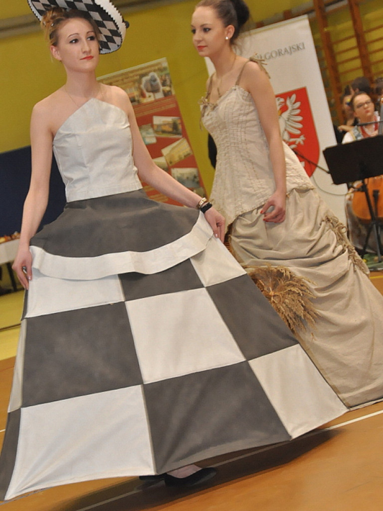 Babę zesłał Bóg..., czyli I Powiatowy Dzień Kobiet (FOTO, VIDEO)