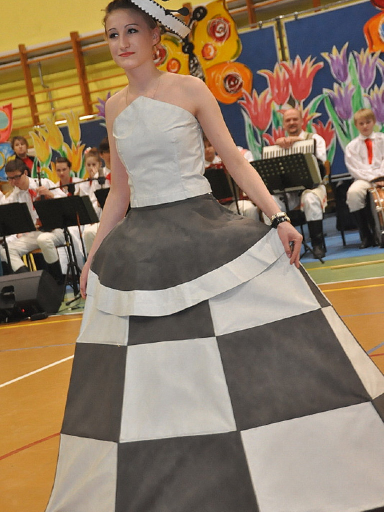 Babę zesłał Bóg..., czyli I Powiatowy Dzień Kobiet (FOTO, VIDEO)