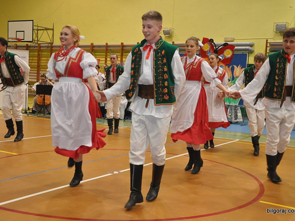 Babę zesłał Bóg..., czyli I Powiatowy Dzień Kobiet (FOTO, VIDEO)