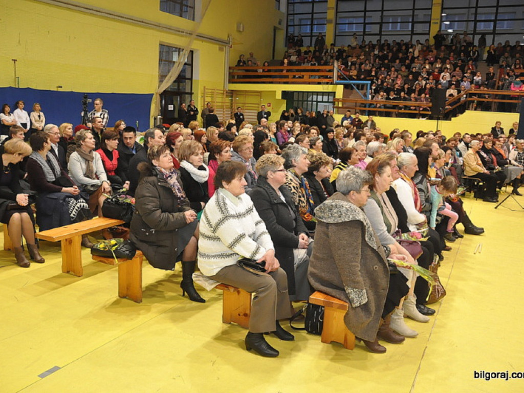 Babę zesłał Bóg..., czyli I Powiatowy Dzień Kobiet (FOTO, VIDEO)