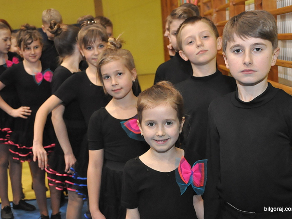 Babę zesłał Bóg..., czyli I Powiatowy Dzień Kobiet (FOTO, VIDEO)