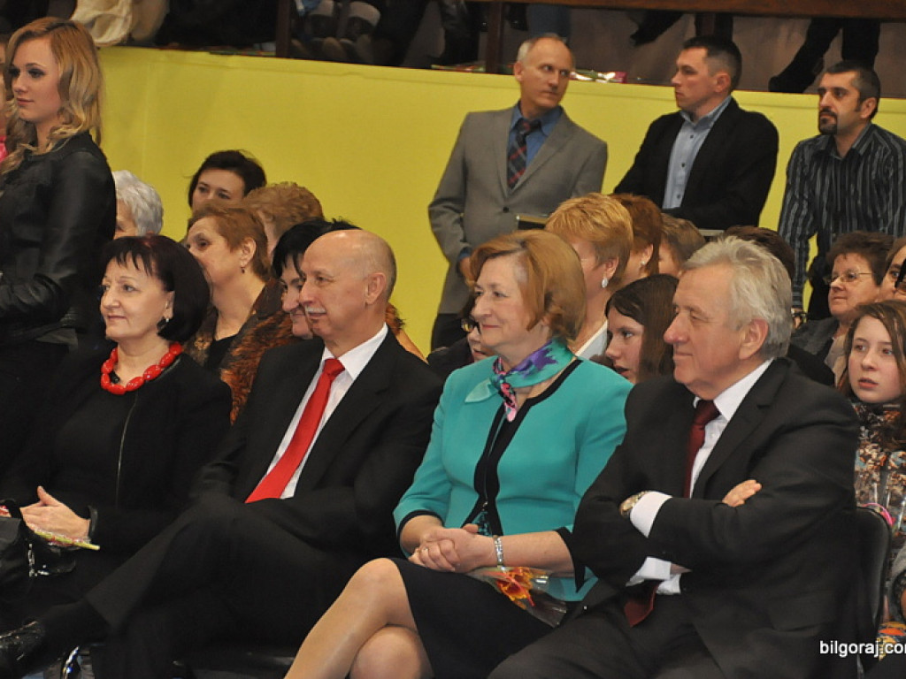 Babę zesłał Bóg..., czyli I Powiatowy Dzień Kobiet (FOTO, VIDEO)