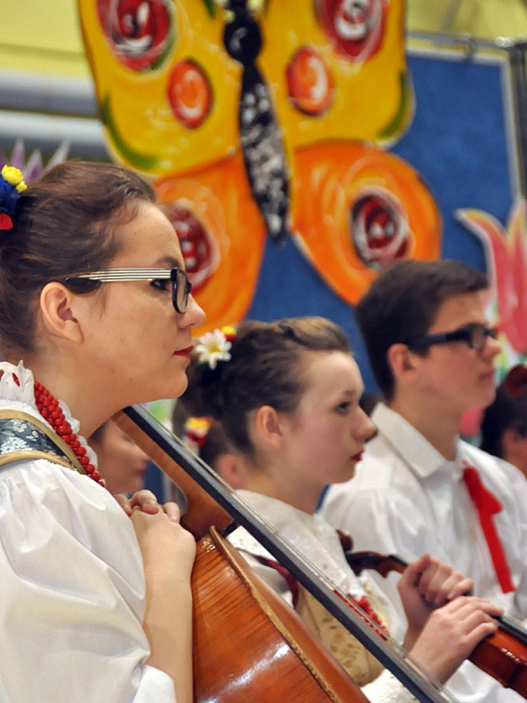 Babę zesłał Bóg..., czyli I Powiatowy Dzień Kobiet (FOTO, VIDEO)