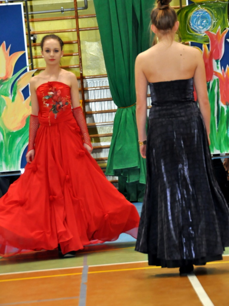 Babę zesłał Bóg..., czyli I Powiatowy Dzień Kobiet (FOTO, VIDEO)