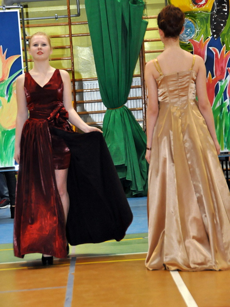 Babę zesłał Bóg..., czyli I Powiatowy Dzień Kobiet (FOTO, VIDEO)