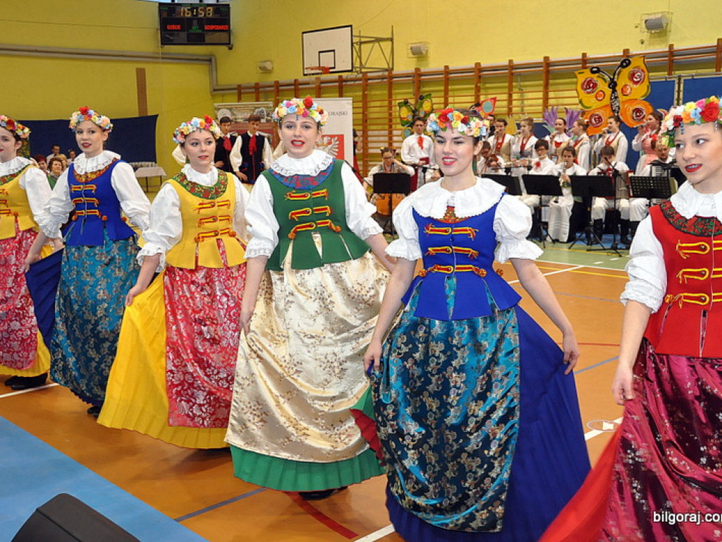 Babę zesłał Bóg..., czyli I Powiatowy Dzień Kobiet (FOTO, VIDEO)