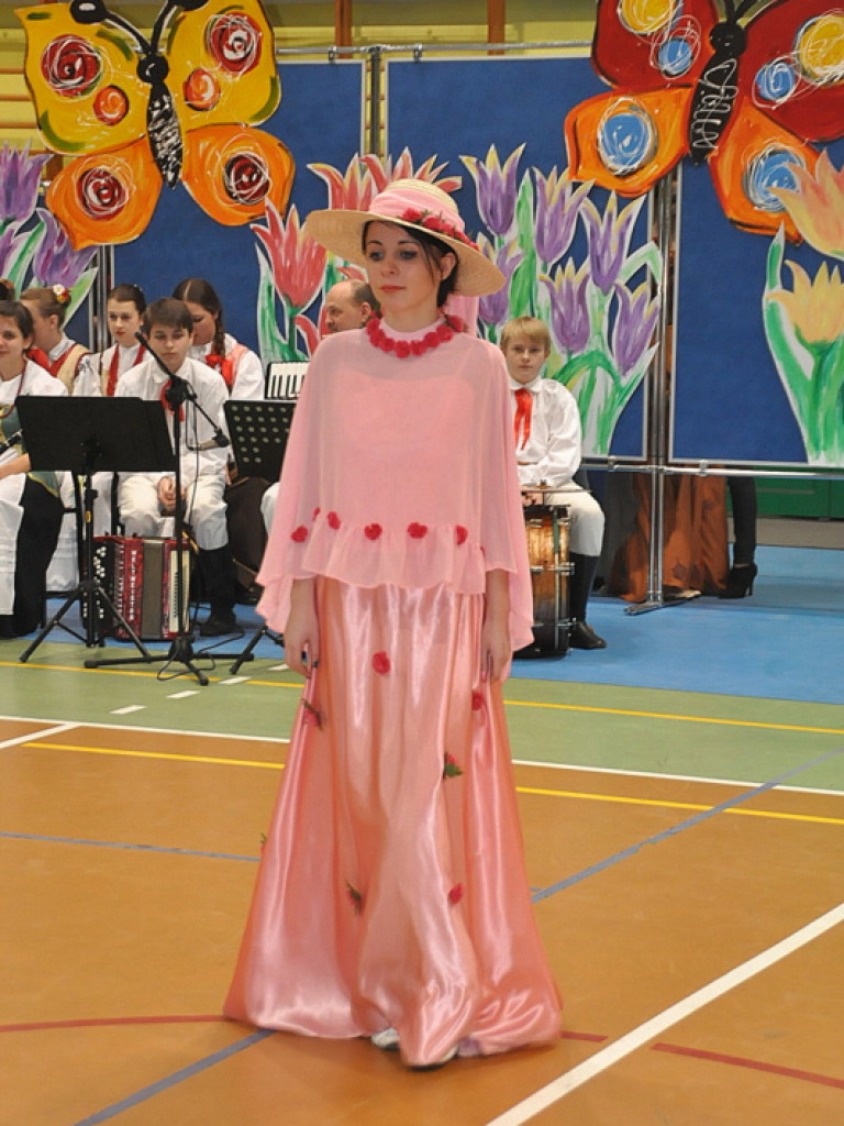 Babę zesłał Bóg..., czyli I Powiatowy Dzień Kobiet (FOTO, VIDEO)