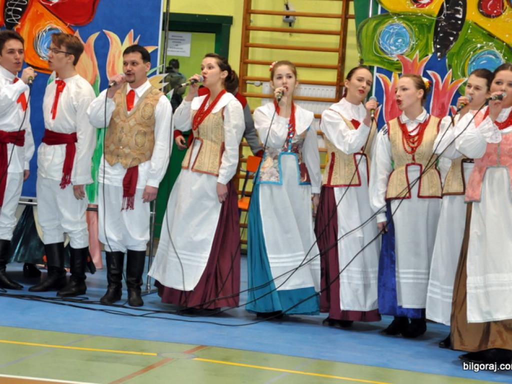 Babę zesłał Bóg..., czyli I Powiatowy Dzień Kobiet (FOTO, VIDEO)