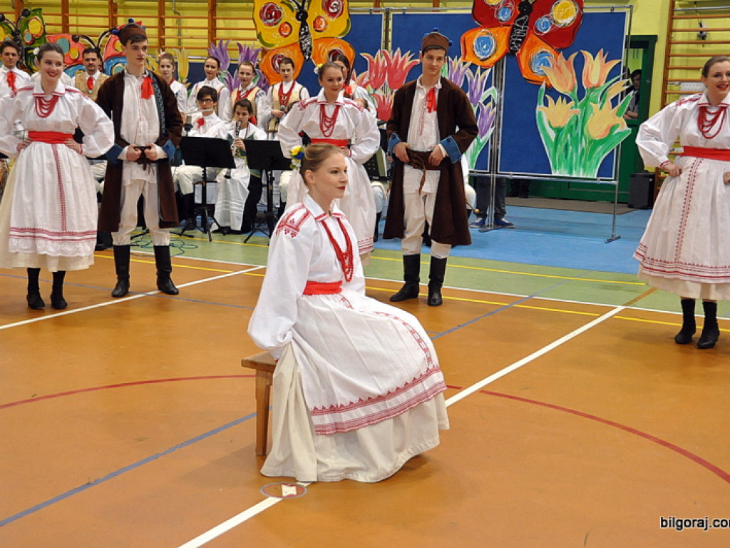 Babę zesłał Bóg..., czyli I Powiatowy Dzień Kobiet (FOTO, VIDEO)
