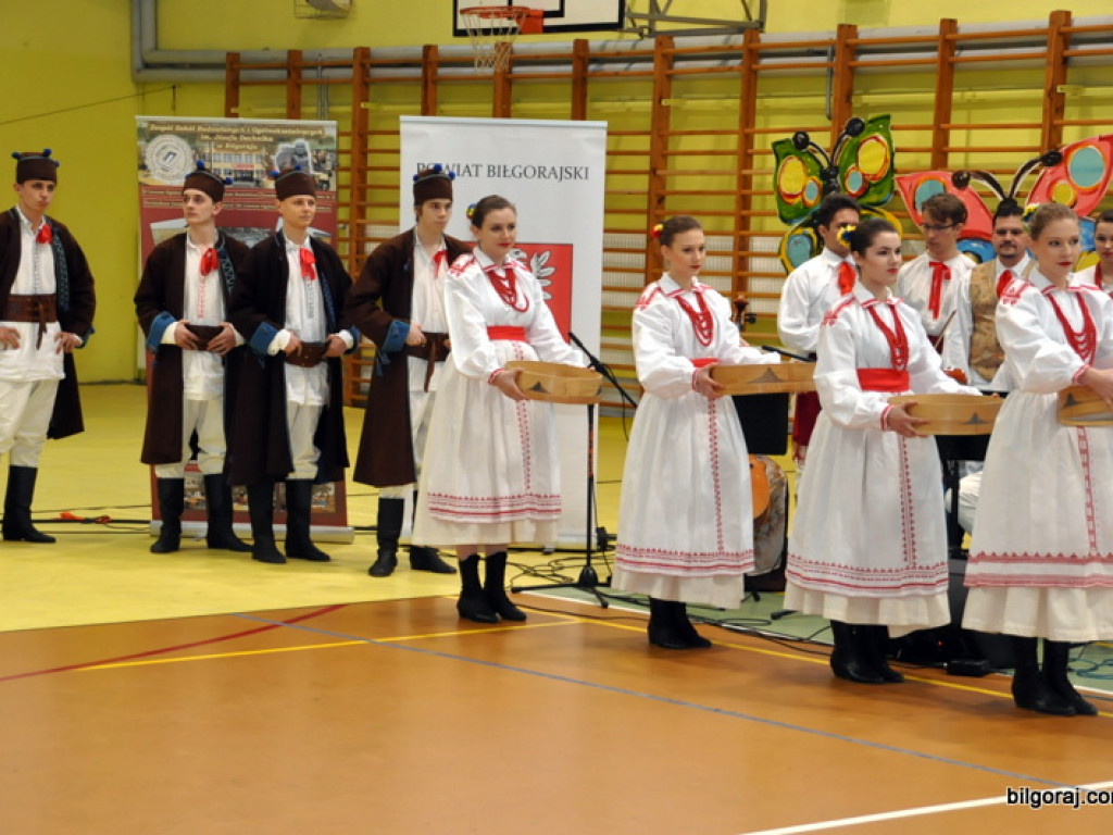 Babę zesłał Bóg..., czyli I Powiatowy Dzień Kobiet (FOTO, VIDEO)