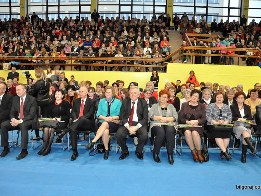 Babę zesłał Bóg..., czyli I Powiatowy Dzień Kobiet (FOTO, VIDEO)