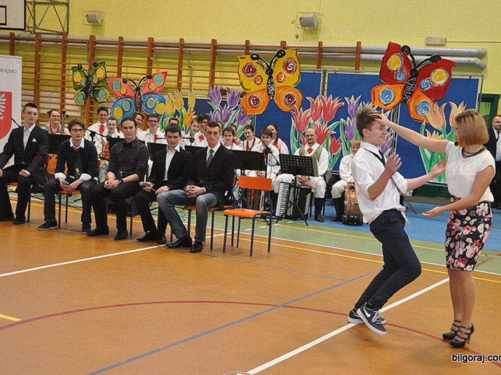 Babę zesłał Bóg..., czyli I Powiatowy Dzień Kobiet (FOTO, VIDEO)