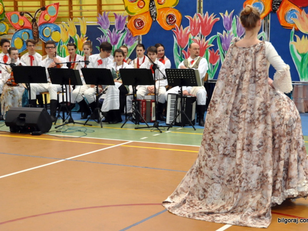 Babę zesłał Bóg..., czyli I Powiatowy Dzień Kobiet (FOTO, VIDEO)