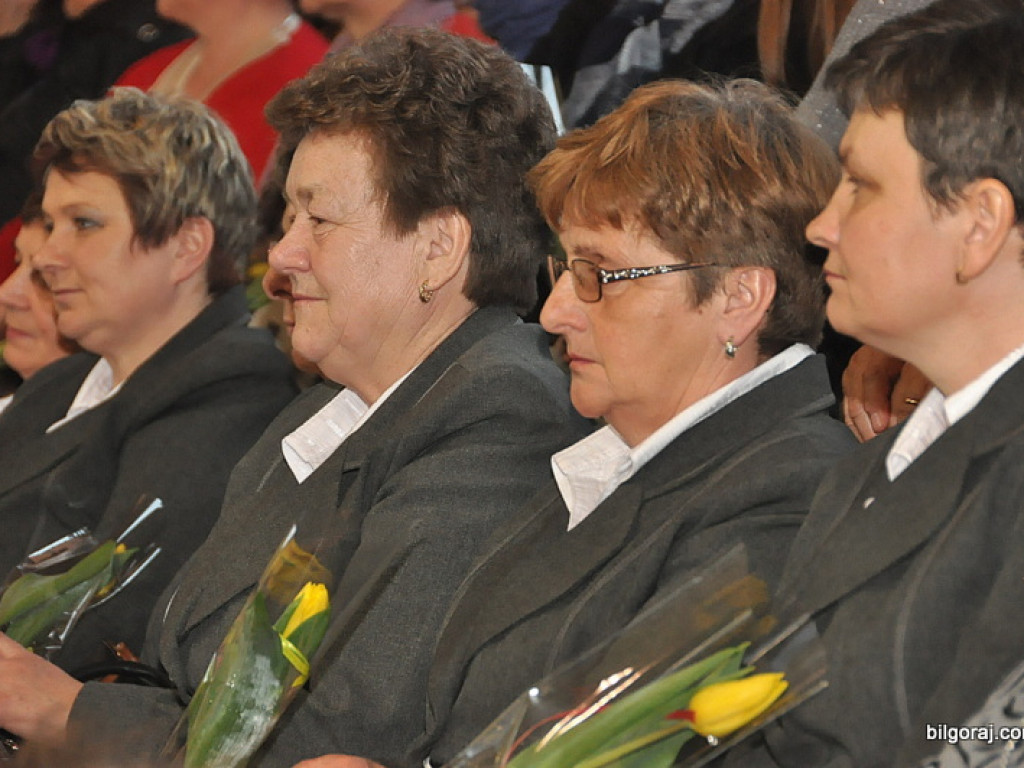 Babę zesłał Bóg..., czyli I Powiatowy Dzień Kobiet (FOTO, VIDEO)