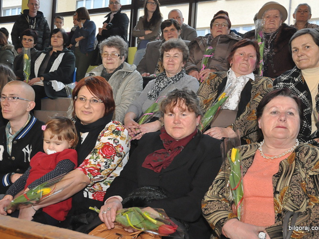 Babę zesłał Bóg..., czyli I Powiatowy Dzień Kobiet (FOTO, VIDEO)