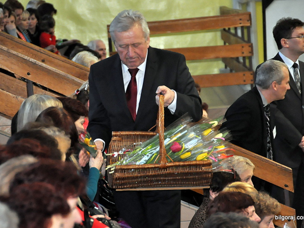 Babę zesłał Bóg..., czyli I Powiatowy Dzień Kobiet (FOTO, VIDEO)