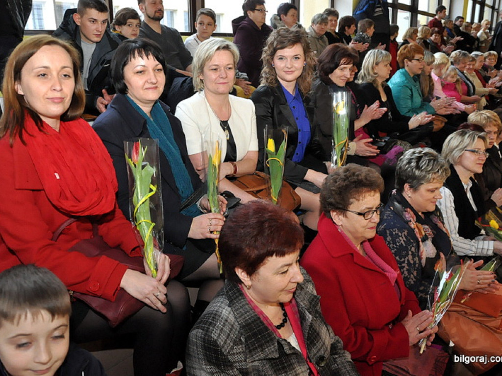 Babę zesłał Bóg..., czyli I Powiatowy Dzień Kobiet (FOTO, VIDEO)