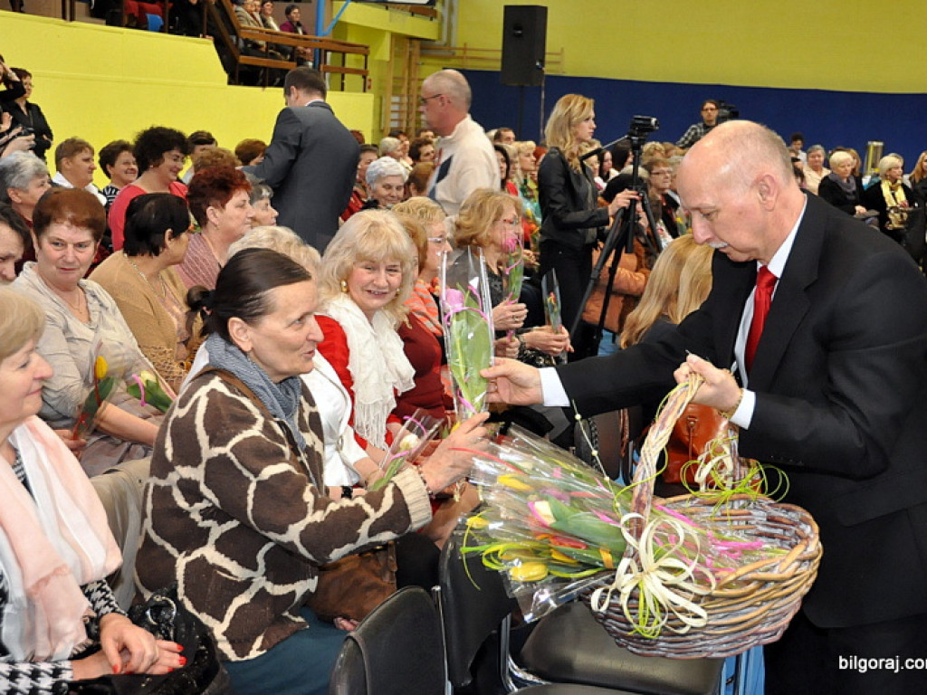 Babę zesłał Bóg..., czyli I Powiatowy Dzień Kobiet (FOTO, VIDEO)