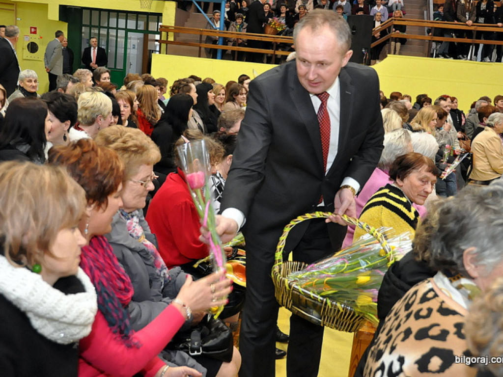Babę zesłał Bóg..., czyli I Powiatowy Dzień Kobiet (FOTO, VIDEO)