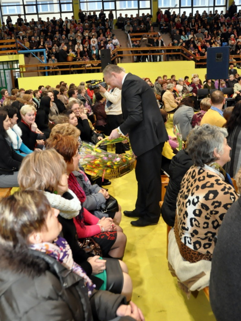 Babę zesłał Bóg..., czyli I Powiatowy Dzień Kobiet (FOTO, VIDEO)