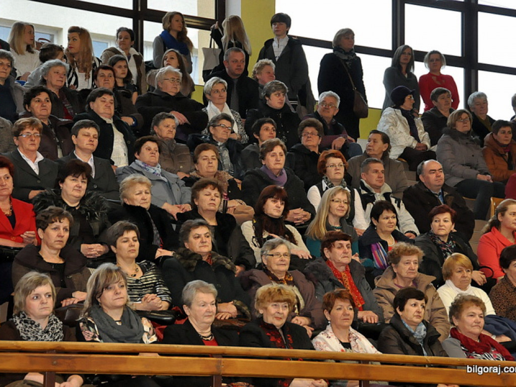 Babę zesłał Bóg..., czyli I Powiatowy Dzień Kobiet (FOTO, VIDEO)