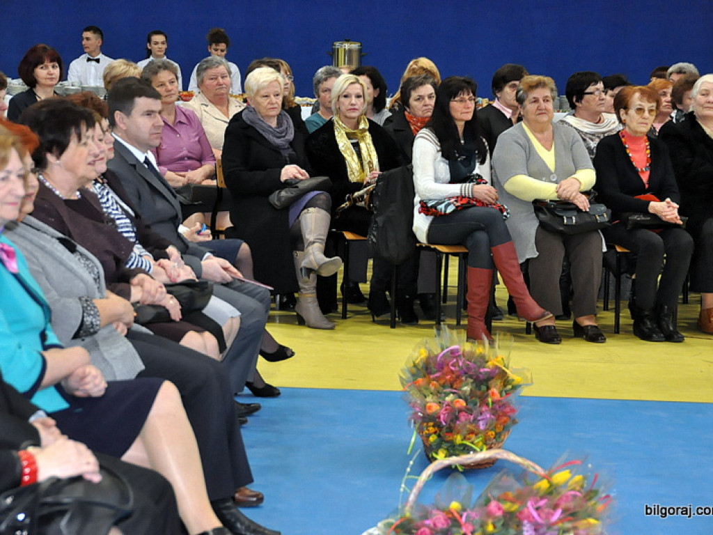 Babę zesłał Bóg..., czyli I Powiatowy Dzień Kobiet (FOTO, VIDEO)