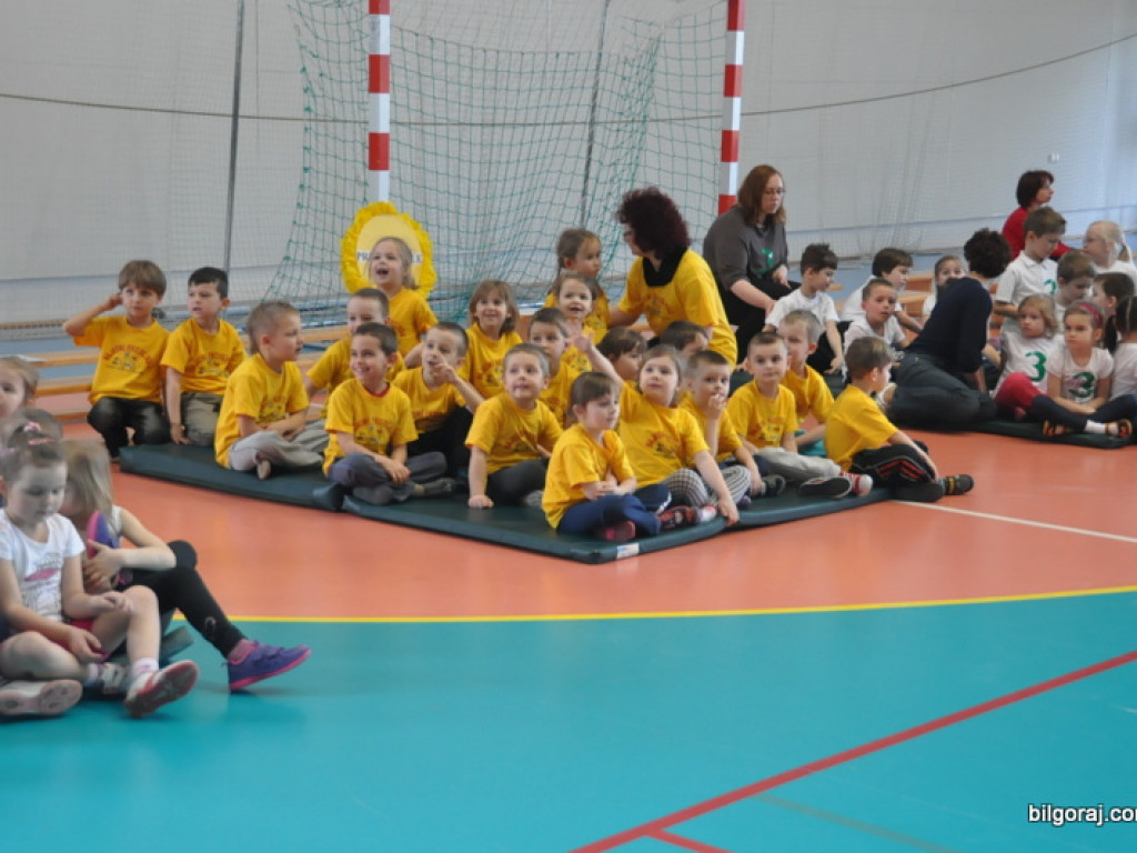 Zima przegnana - przedszkolaki utopiły Marzannę (FOTO)