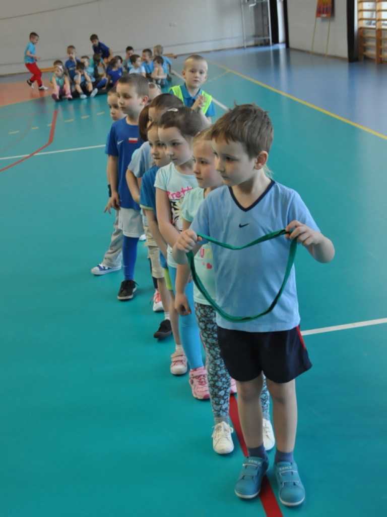 Zima przegnana - przedszkolaki utopiły Marzannę (FOTO)