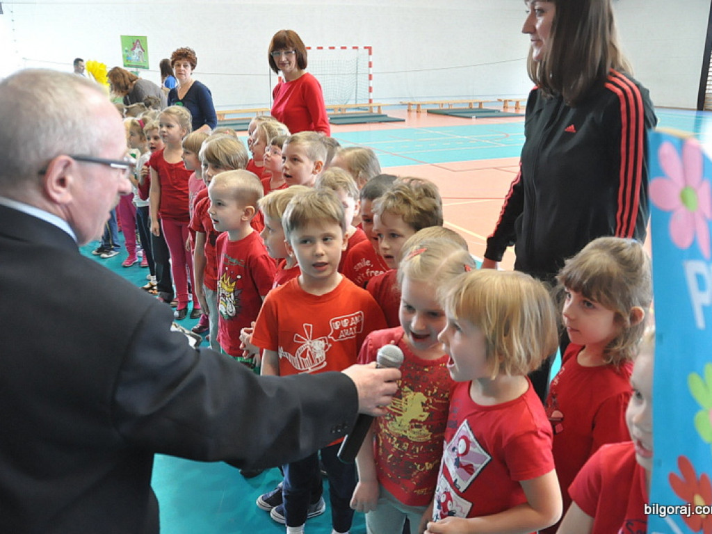 Zima przegnana - przedszkolaki utopiły Marzannę (FOTO)