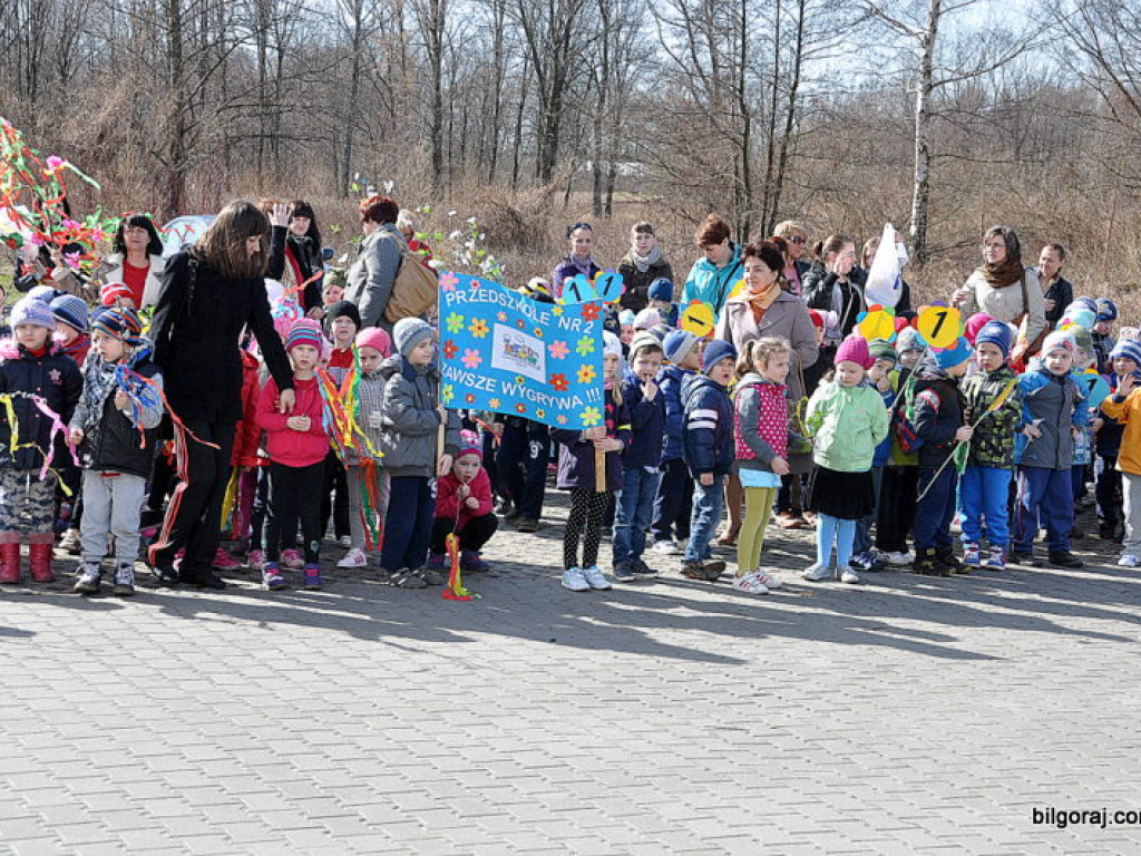 Zima przegnana - przedszkolaki utopiły Marzannę (FOTO)