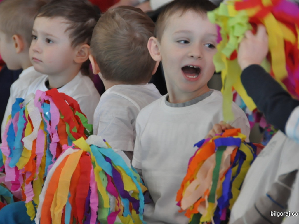 Zima przegnana - przedszkolaki utopiły Marzannę (FOTO)