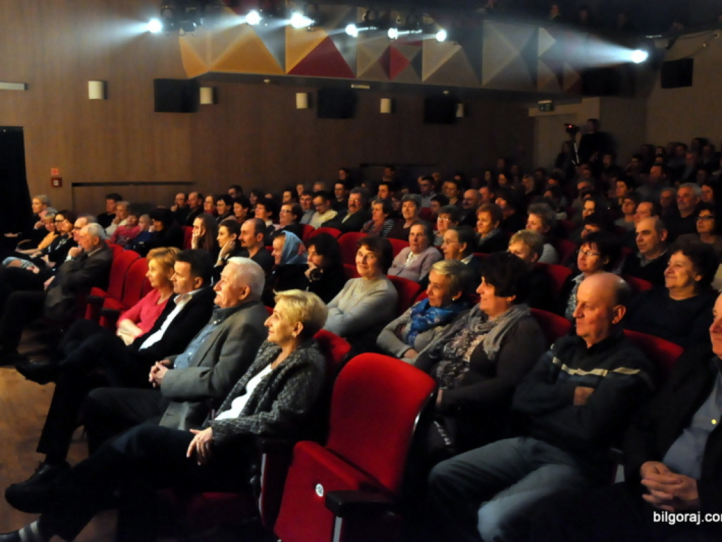 Mąż zmarł, ale już mu lepiej (FOTO)