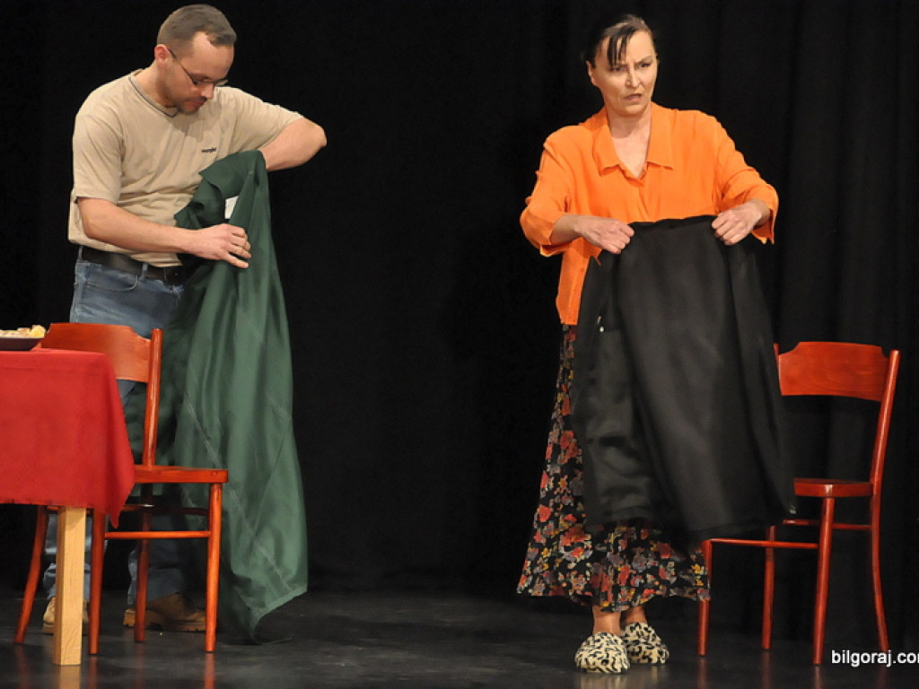 Mąż zmarł, ale już mu lepiej (FOTO)