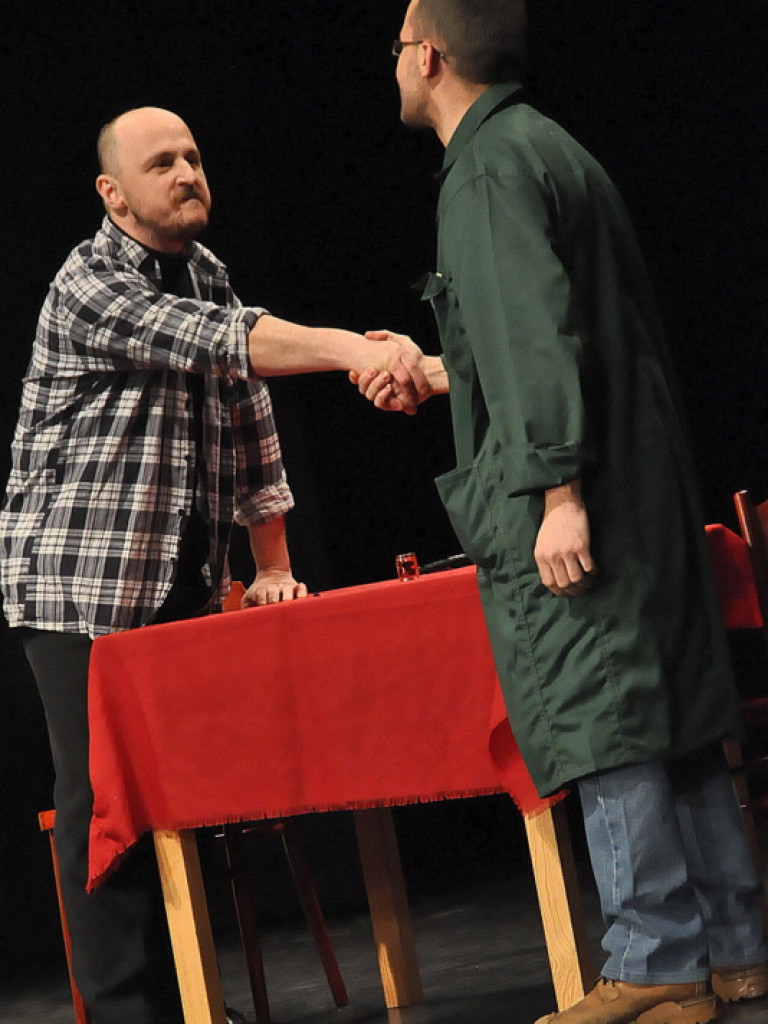 Mąż zmarł, ale już mu lepiej (FOTO)