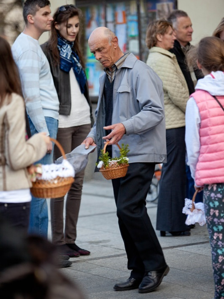 Poświęcenie pokarmów na stół wielkanocny (FOTO)