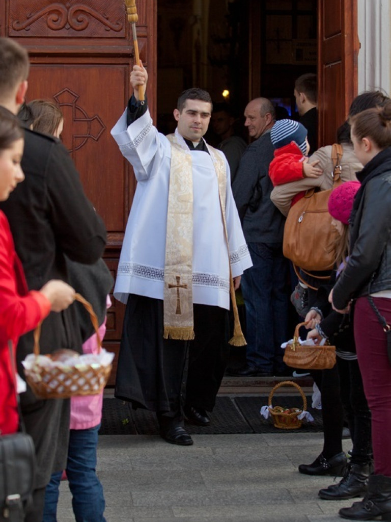 Poświęcenie pokarmów na stół wielkanocny (FOTO)