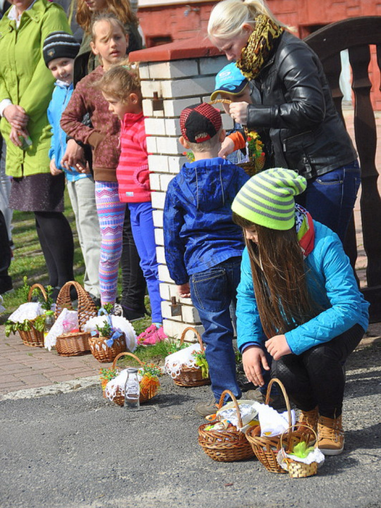 Poświęcenie pokarmów na stół wielkanocny (FOTO)