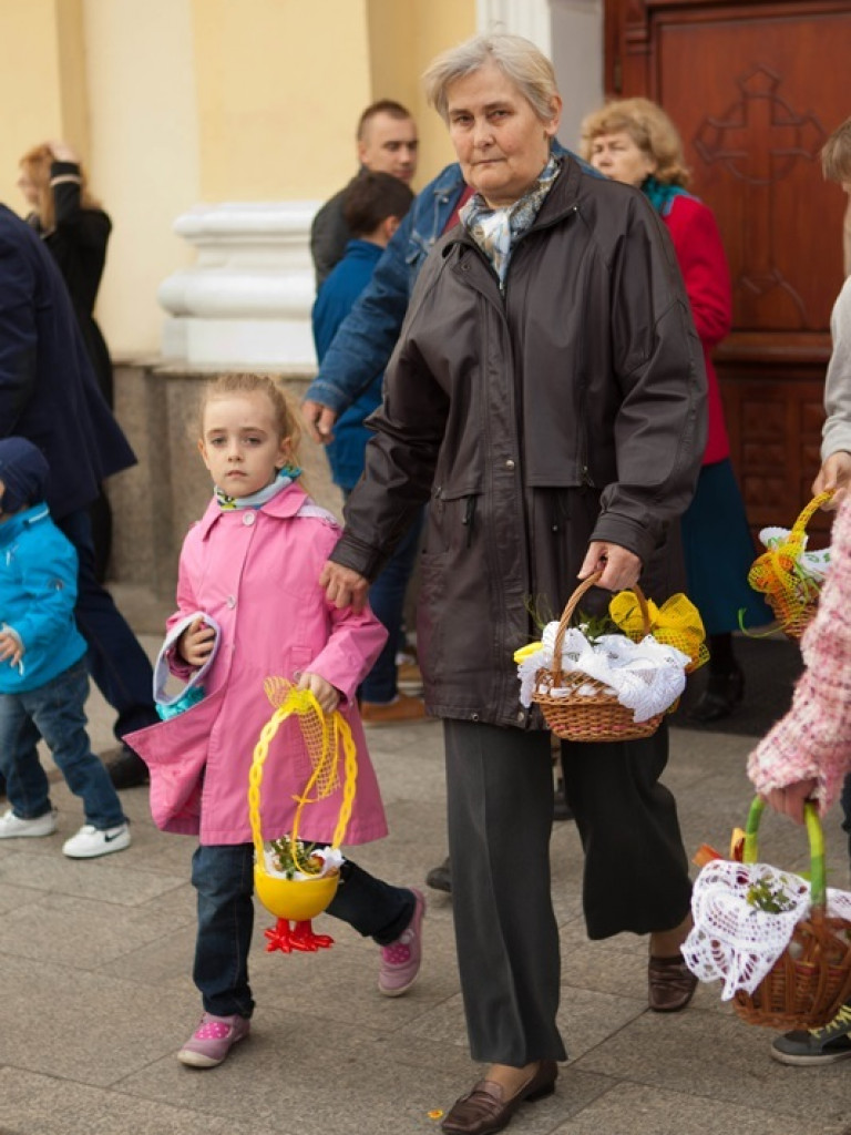 Poświęcenie pokarmów na stół wielkanocny (FOTO)