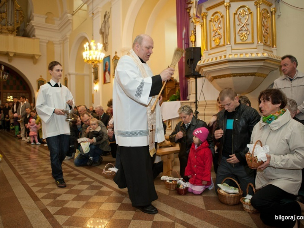 Poświęcenie pokarmów na stół wielkanocny (FOTO)