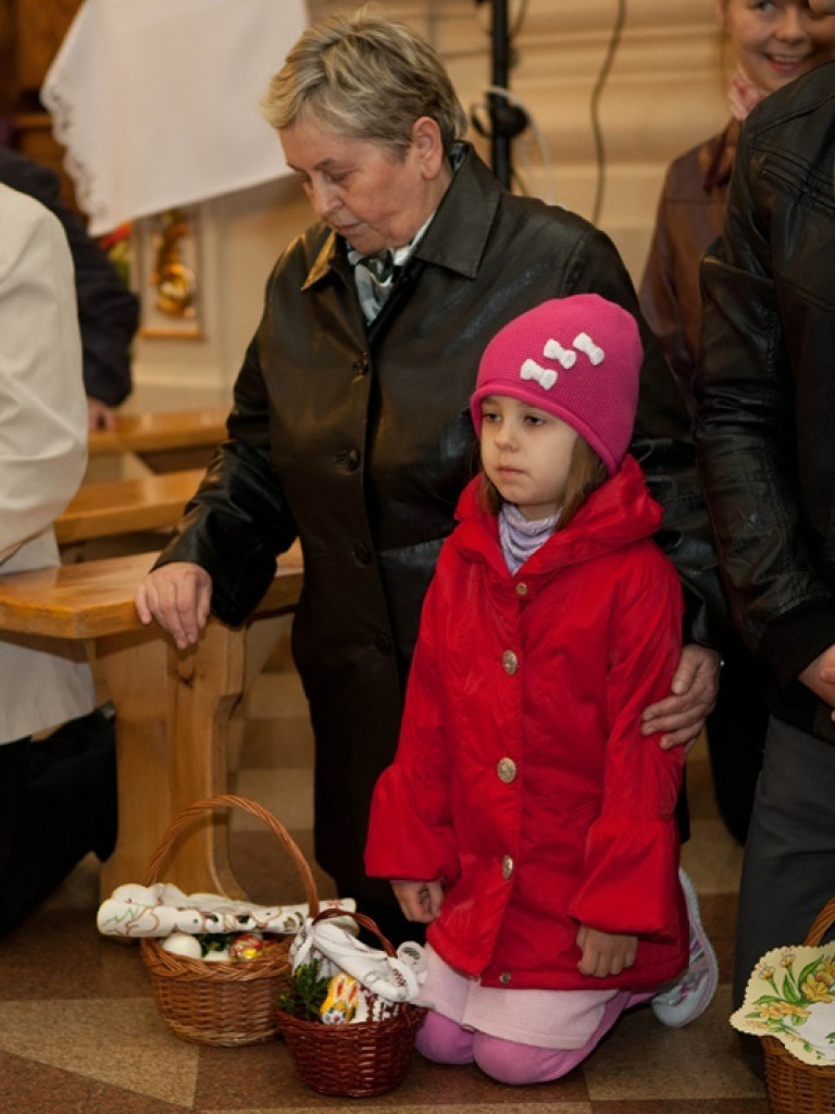 Poświęcenie pokarmów na stół wielkanocny (FOTO)