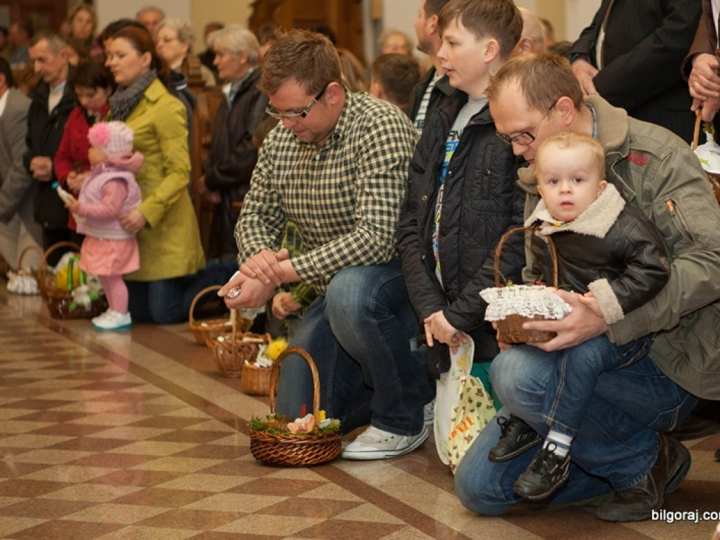Poświęcenie pokarmów na stół wielkanocny (FOTO)